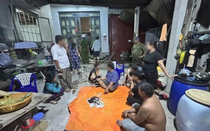 Kiểm tra một căn nhà lúc 22 giờ, công an bắt quả tang Nguyễn Thị Kim H. 52 tuổi và 9 người