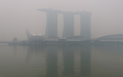 Khói mù từ Indonesia phủ Đông Nam Á, Malaysia đóng cửa trường học, Singapore chìm trong màn xám