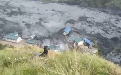 Video lũ bùn như tận thế lại càn quét Nepal, cuốn sạch nhà cửa, cầu đường