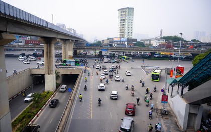 Cảnh tượng bất ngờ sáng đầu tuần trên con đường huyết mạch của Thủ đô
