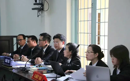 Xét xử vụ tai nạn làm chết nữ sinh ở Vĩnh Long: Tranh luận gay gắt việc không cấp cứu nạn nhân