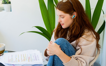 Urban cocooning với tai nghe ANC: Làm sao để nghe riêng mà vẫn an toàn?