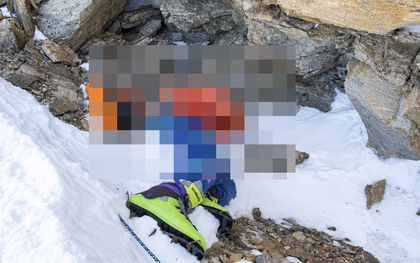 Chuyện chưa kể về nhà leo núi "đeo ủng xanh" đóng băng trên đỉnh Everest 30 năm và kế hoạch nguy hiểm đưa thi thể về với gia đình