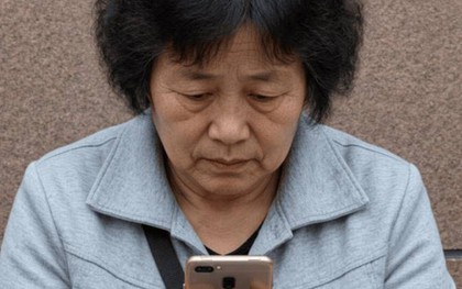 Nghiện xem phim ngắn “trùng sinh, tổng tài”, người phụ nữ 57 tuổi đầu đau "như búa bổ"
