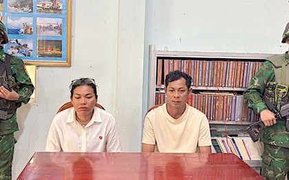 Giấu hơn 10 kg vàng trong túi nilon đen mang vào Việt Nam bán, đôi vợ chồng bị bắt