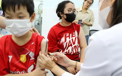 4 học sinh TPHCM mắc não mô cầu, phụ huynh cuống cuồng kiểm tra sổ tiêm chủng