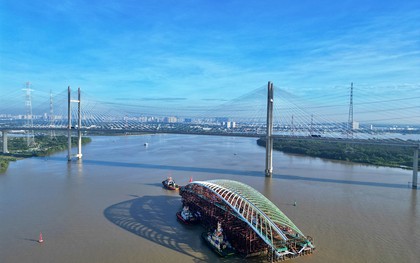 Ngắm 'lá dừa nước' 3.400 tấn vượt cầu tĩnh không cao nhất Việt Nam