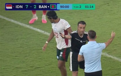 FIFA ASEAN Cup: Trọng tài bất ngờ sửa bảng bù giờ, tuyển Indonesia được cộng thêm 5 phút đầy khó hiểu