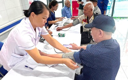 Người cao tuổi, người bệnh nặng sẽ được khám sức khỏe tại nhà