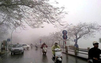 Miền Bắc đón gió mùa Đông Bắc đúng dịp cuối tuần: Hà Nội mưa dông rồi chuyển lạnh, nhiệt độ giảm mạnh
