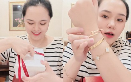 Nguyễn Quỳnh Anh được Duy Mạnh tặng vòng tay trăm triệu, sau 1 tháng sang Mỹ chăm chồng phẫu thuật
