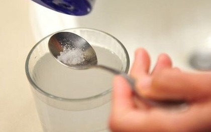 Uống 1 cốc nước muối vào buổi sáng có tốt không?