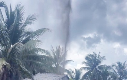 Giếng khoan ở miền Tây phun cột nước cao bất thường 15 m