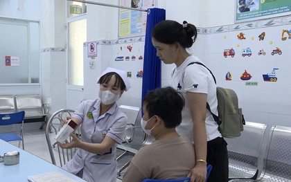 Sau chùm ca não mô cầu tại TP.HCM, người dân đổ xô đi tiêm vaccine