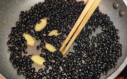 Uống 1 cốc nước đậu đen rang gừng khi đói vào buổi sáng, sau 7 ngày bạn sẽ nhận được 7 "món quà" cực lớn