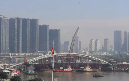 Chính thức hợp long cầu đi bộ qua sông Sài Gòn