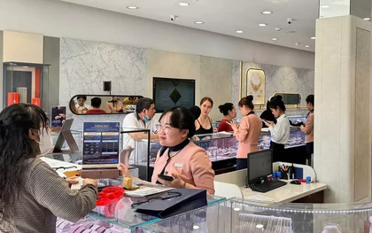 Vàng bạc Đá quý Phú Nhuận đóng loạt cửa hàng