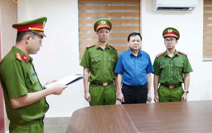Bắt giam Bí thư, Chủ tịch xã lập khống 26 phương án, khai thác đất trái phép