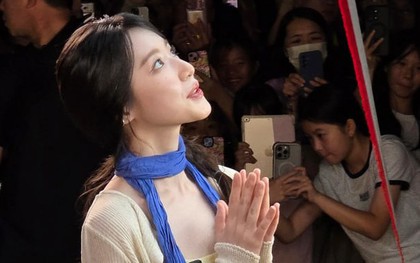 Mỹ nữ đứng ăn giữa đường khiến cả triệu người xao xuyến, biết mặt mộc mới bất ngờ