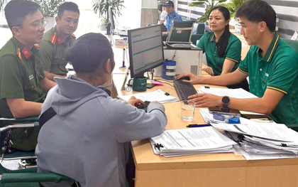Cán bộ ngân hàng dừng loạt lệnh chuyển tiền, rút trước hạn sổ tiết kiệm, từ 28 triệu, 90 triệu đến 380 triệu đồng: Khách hàng sau đó cảm ơn, dừng giao dịch