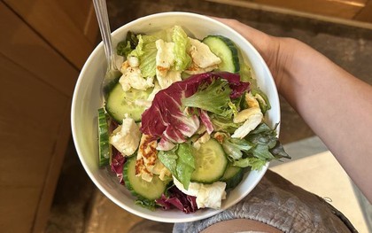 Ăn salad sẽ không giúp giảm cân, còn gây béo nếu bạn cứ mắc mãi 4 sai lầm này!