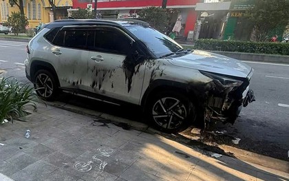 Ô tô bị đốt phá khi đang đậu ven đường, hư hỏng nghiêm trọng ở Huế