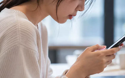 Thói quen khiến cột sống người trẻ nhanh thoái hóa