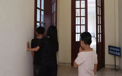 Tiếng gọi 'bố ơi' xé lòng giữa phòng xử án