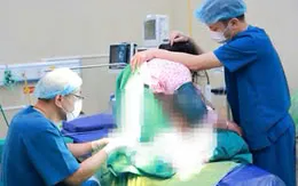 Mẹ nặng 150 kg, mổ đẻ lần ba đón bé trai nặng 5,4 kg