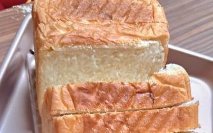 Miếng bánh mì "thị phi" nhất mạng xã hội Việt lúc này: Có những người từng trải qua tổn thương như thế, 40 tuổi vẫn phải tự chữa lành!