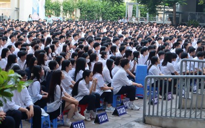 Ban phụ huynh một lớp chi gần 43 triệu đồng mua ti vi, bảng trượt, xử lý thế nào?