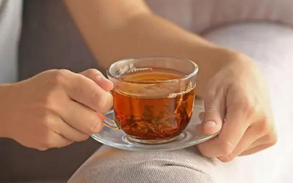 Xuất hiện dấu hiệu "lạ" này sau khi uống trà, coi chừng nguy cơ đau tim