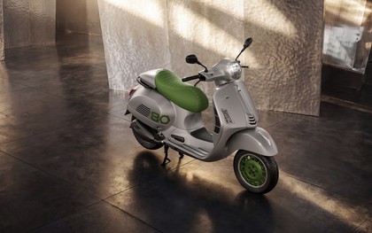 Mẫu Vespa độc bản giá gần 400 triệu, Việt Nam chỉ có 4 chiếc - đánh số từng chiếc một