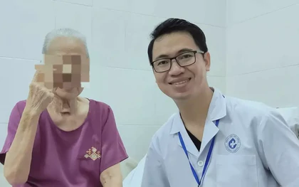 Dằm tre đâm vào tay, cụ bà rơi vào nguy kịch