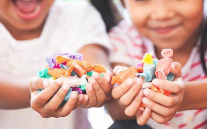 Trẻ chưa đến độ tuổi này, tốt nhất không nên ăn đường