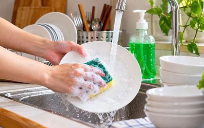 Rửa bát nhớ tránh 5 sai lầm này kẻo cả nhà rước bệnh
