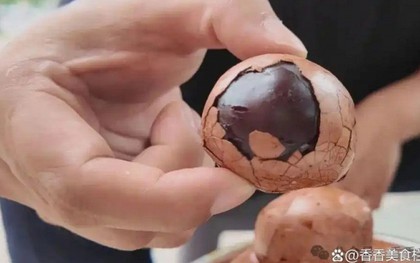 Tiệm trứng kho đắt khách tới mức chủ quán phải dậy từ 3 giờ sáng rồi xin khách bớt đến: Mặt trái của cơn sốt "xếp hàng" thời video ngắn