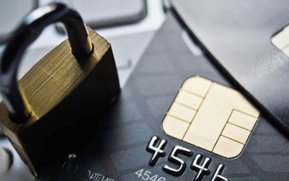 Hàng loạt người dân bị phong tỏa tài khoản ngân hàng sau một giao dịch nhận tiền: Công an chỉ rõ nguyên nhân