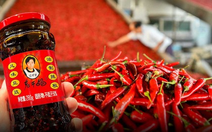 Thương hiệu tương ớt nổi tiếng bị kêu gọi tẩy chay vì nghi dùng AI thay thế hàng trăm công nhân