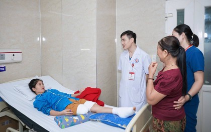 Một bệnh viện hỗ trợ toàn bộ chi phí điều trị cho cô giáo Nghệ An xả thân cứu học trò 2 tuổi