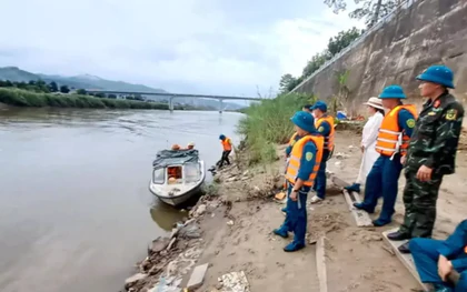 Chìm thuyền trên sông Hồng, một kiểm lâm viên mất tích