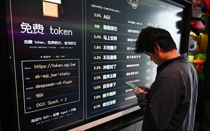 Độc lạ Trung Quốc: Quán bar miễn phí token AI cho khách đến nhậu, lỗ chổng vó vẫn quyết mở thêm chi nhánh