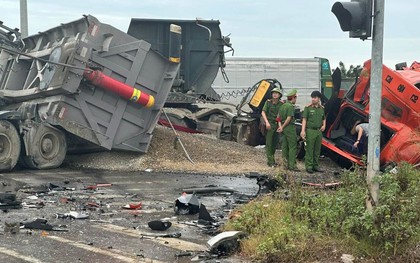 Khoảnh khắc hai xe đầu kéo đối đầu, cabin văng khỏi thân xe ở Hưng Yên