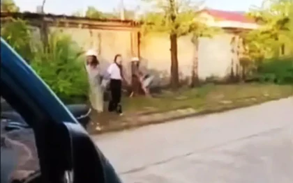 Ba mẹ con giáo viên bị chém trên đường về, bé 6 tuổi tử vong