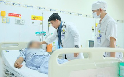 Người đàn ông 57 tuổi nhập viện cấp cứu sau bữa tối, bác sĩ cảnh báo dấu hiệu nguy hiểm