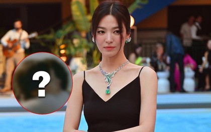 Song Hye Kyo tự đăng cảnh thân mật bên bạn trai tin đồn - thiếu gia tập đoàn đóng tàu lớn thứ 2 Hàn Quốc