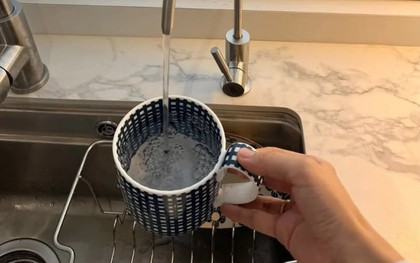 5 sai lầm tai hại khi uống nước từ máy lọc nước ngang "nuốt bệnh vào thân"