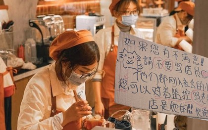 "Xin đừng mắng nhân viên, các em đều là những bạn trẻ mới bước ra xã hội", tấm biển trong quán ăn khiến ai đi làm cũng thấy ấm lòng