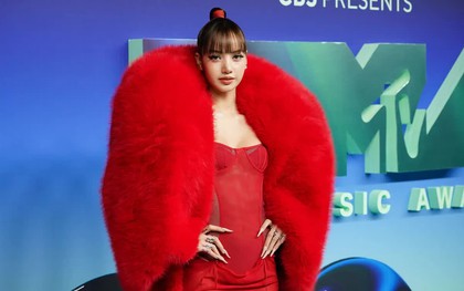 Lisa (BLACKPINK) thừa nhận cảm thấy cô đơn khi hoạt động solo