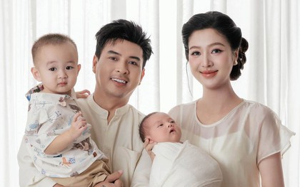 Hồ Quang Hiếu khoe tổ ấm nhỏ 4 người, nhan sắc bà xã 3 tuần sau sinh gây sốt mạng